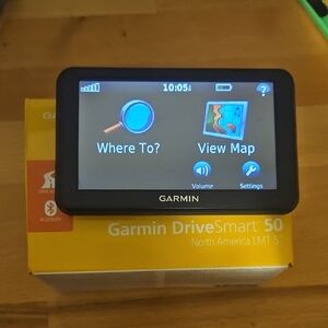 Garmin DriveSmart 50 GPS - Black and Yellow